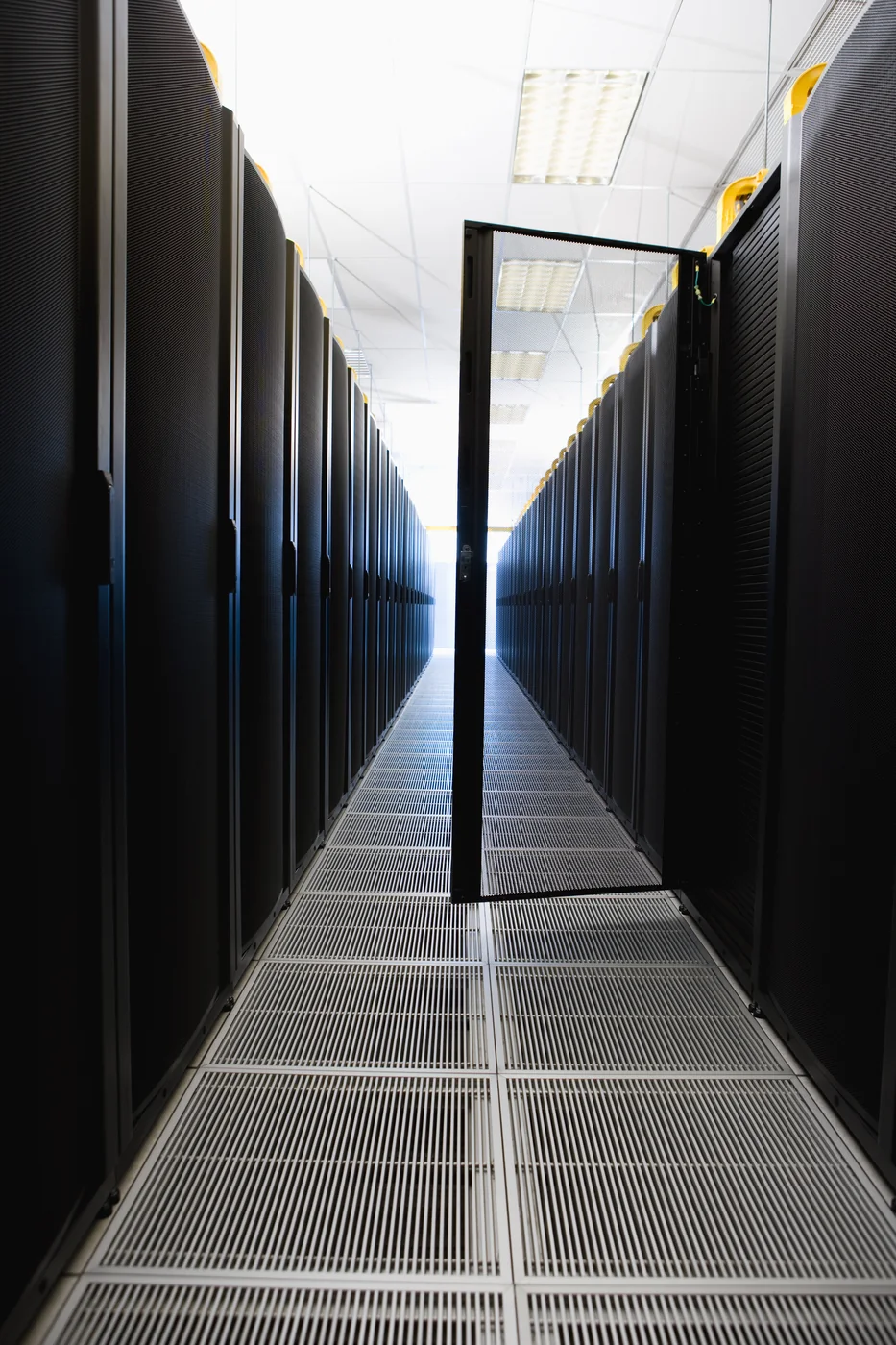Unoccupied IDC data center server aisle